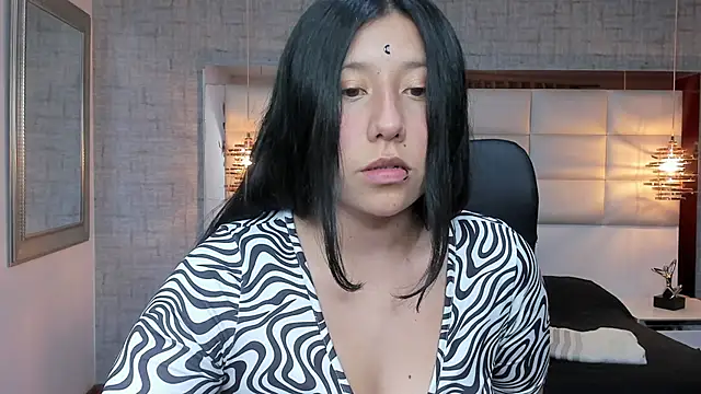 Nohemi louse online show from October 2025 07:33:02 PM