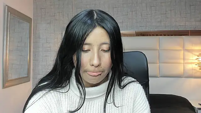 Nohemi louse online show from October 2025 07:52:01 PM