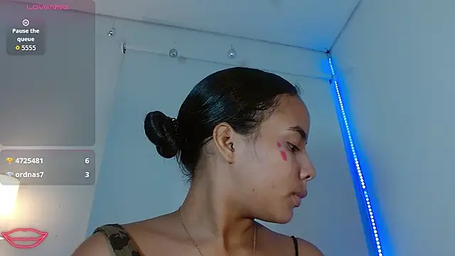 Snapshot of Roxy_Stonee chatting on October 2025 07:33:02 PM Roxy Stonee online show from October 2025 07:33:02 PM