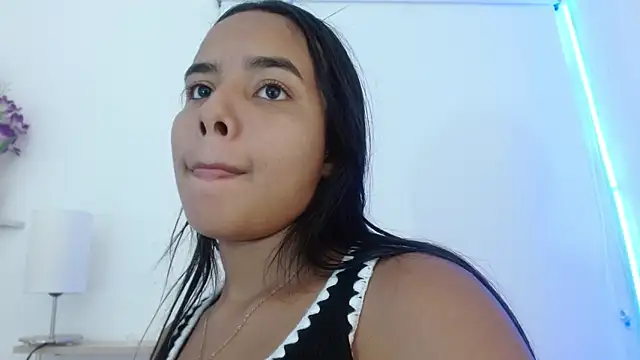 Snapshot of Roxy_Stonee chatting on October 2025 07:18:01 PM Roxy Stonee online show from October 2025 07:18:01 PM