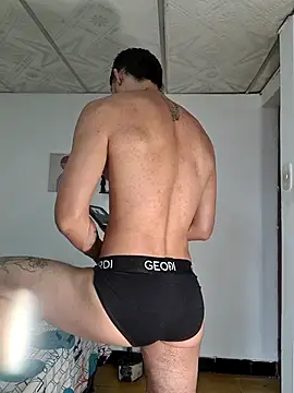 Niick01  online show from October 2025 03:46:02 PM