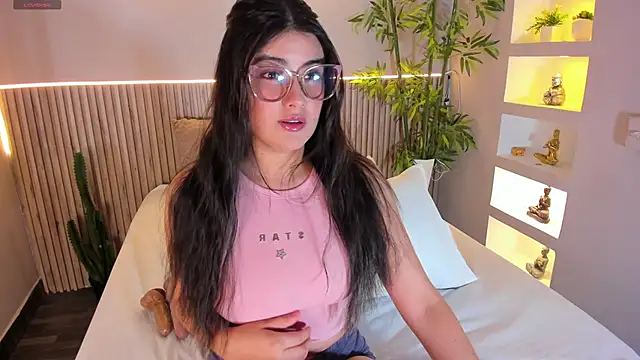 LinnaEvanson online show from October 2025 04:15:02 AM