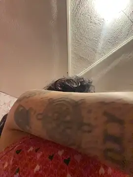 Snapshot of AriYokai chatting on November 2025 09:39:02 PM AriYokai online show from November 2025 09:39:02 PM