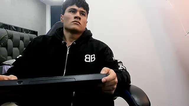 Snapshot of roan_birkin chatting on October 2025 07:46:02 PM roan birkin online show from October 2025 07:46:02 PM