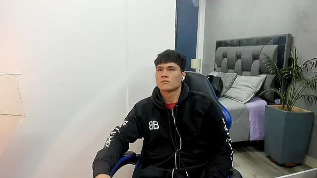 Snapshot of roan_birkin chatting on October 2025 07:24:02 PM roan birkin online show from October 2025 07:24:02 PM