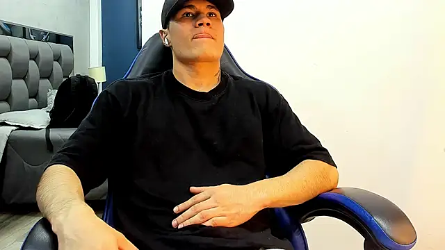 Snapshot of roan_birkin chatting on October 2025 07:40:01 PM roan birkin online show from October 2025 07:40:01 PM