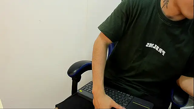 Snapshot of roan_birkin chatting on November 2025 08:00:01 PM roan birkin online show from November 2025 08:00:01 PM