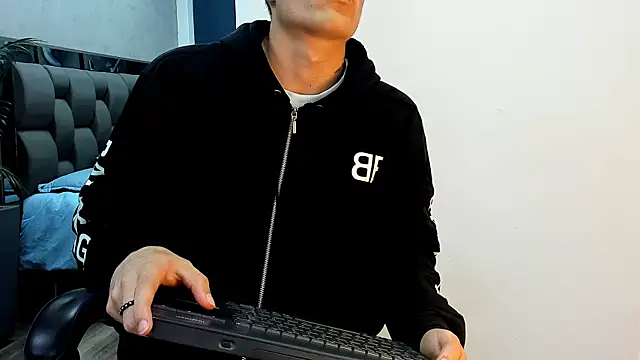 Snapshot of roan_birkin chatting on November 2025 09:25:02 PM roan birkin online show from November 2025 09:25:02 PM