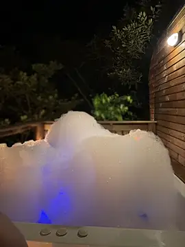 Lally Valencia   online show from October 2025 11:28:02 PM