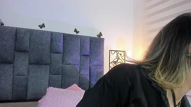 Snapshot of Violetta_Ficher chatting on November 2025 02:12:01 AM Violetta Ficher online show from November 2025 02:12:01 AM