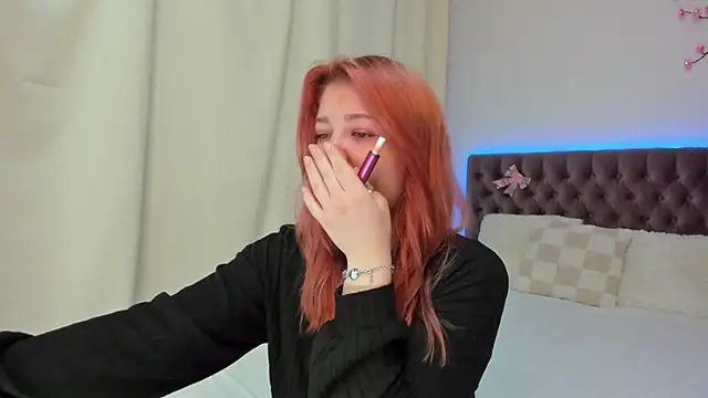 Ella Mayers online show from October 2025 12:28:01 PM