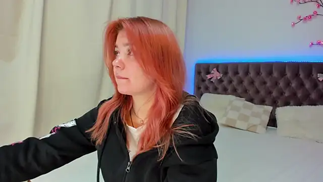 Ella Mayers online show from October 2025 12:30:02 PM