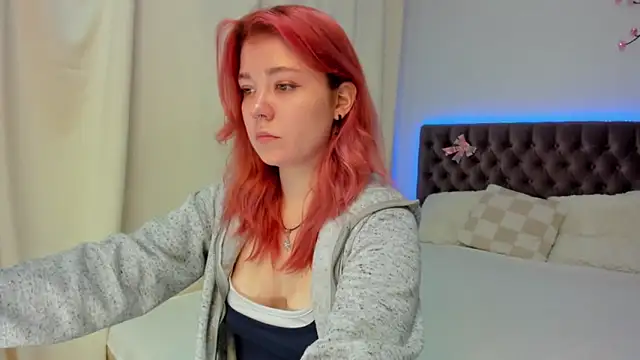 Ella Mayers online show from October 2025 12:23:01 PM