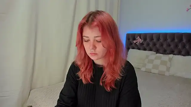 Ella Mayers online show from October 2025 01:26:02 PM