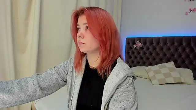 Ella Mayers online show from October 2025 01:24:02 PM