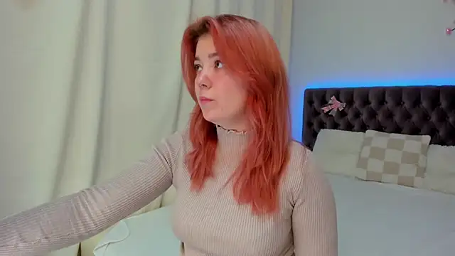 Ella Mayers online show from November 2025 01:23:02 PM