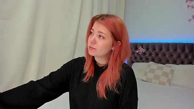 Ella Mayers online show from November 2025 01:11:01 PM