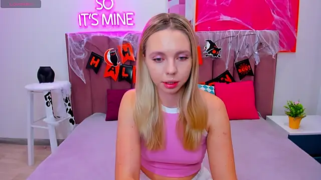 Snapshot of TessaAdorable chatting on October 2025 01:29:01 AM TessaAdorable online show from October 2025 01:29:01 AM