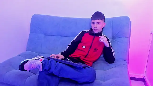 Stivarfox21 online show from February 2025 08:29:01 AM