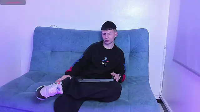 Stivarfox21 online show from February 2025 08:57:01 PM