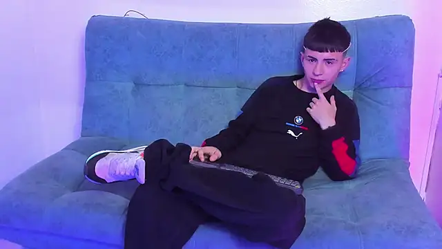 Stivarfox21 online show from February 2025 10:59:01 AM
