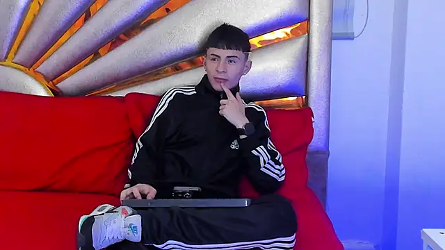 Stivarfox21 online show from February 2025 04:25:01 PM