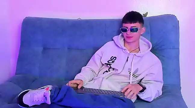 Stivarfox21 online show from February 2025 07:55:02 AM