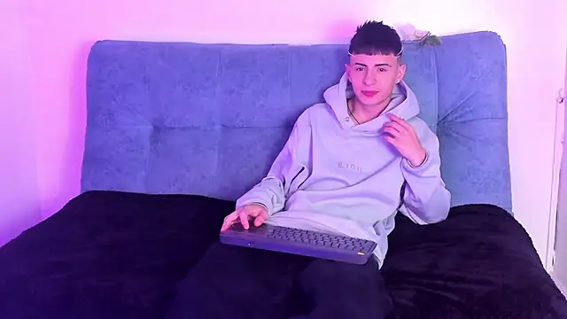Stivarfox21 online show from February 2025 03:10:02 AM