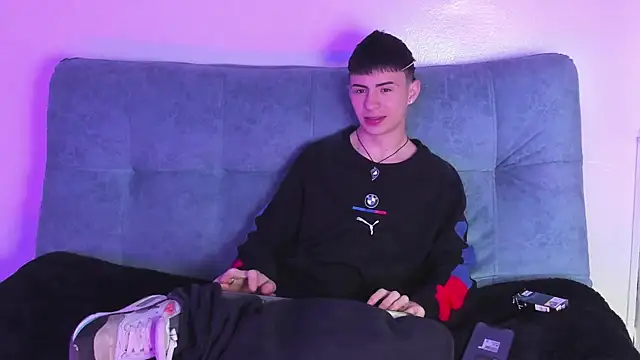 Stivarfox21 online show from March 2025 07:42:02 AM