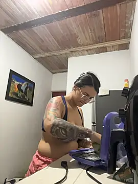 Emma Giraldo online show from October 2025 12:23:01 AM