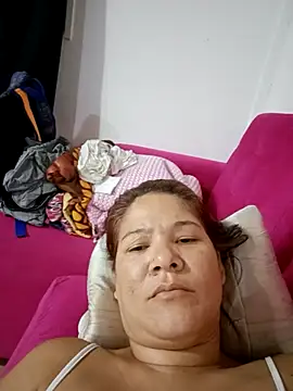 Snapshot of Valentina_Lux39 chatting on October 2025 01:52:02 AM Valentina Lux39 online show from October 2025 01:52:02 AM