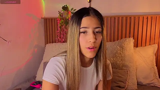 Snapshot of vicky_bass chatting on October 2025 08:50:02 PM vicky bass online show from October 2025 08:50:02 PM