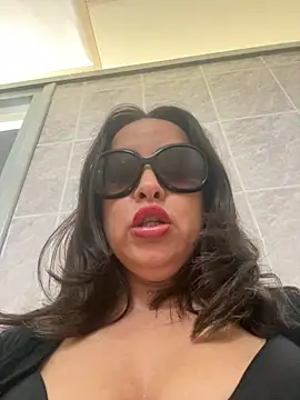 Snapshot of laarti chatting on October 2025 10:27:02 AM laarti online show from October 2025 10:27:02 AM