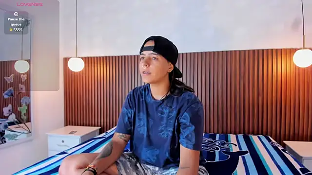 Liiam smith  online show from October 2025 07:21:01 PM