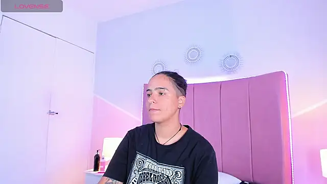 Liiam smith  online show from October 2025 03:33:01 PM