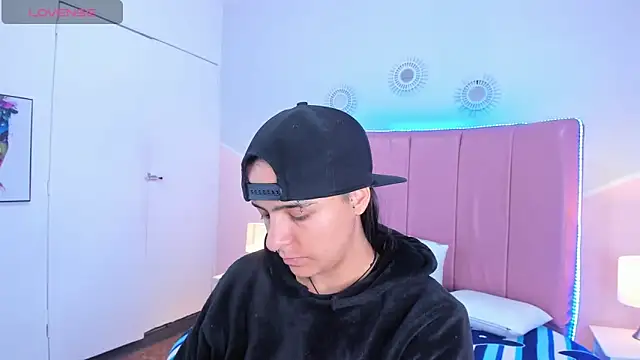 Liiam smith  online show from October 2025 12:27:01 PM