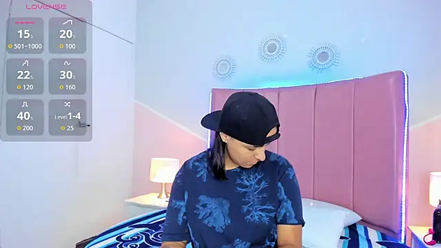 Liiam smith  online show from November 2025 01:55:02 PM