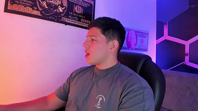 JamesCr  online show from September 2025 03:22:01 AM