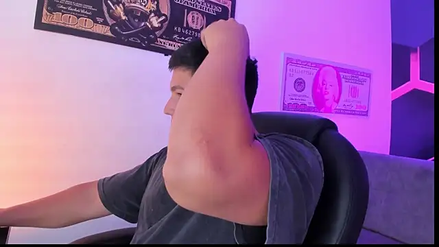 JamesCr  online show from September 2025 03:01:01 AM