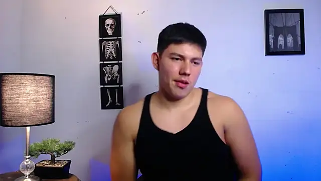 JamesCr  online show from November 2025 02:55:01 AM