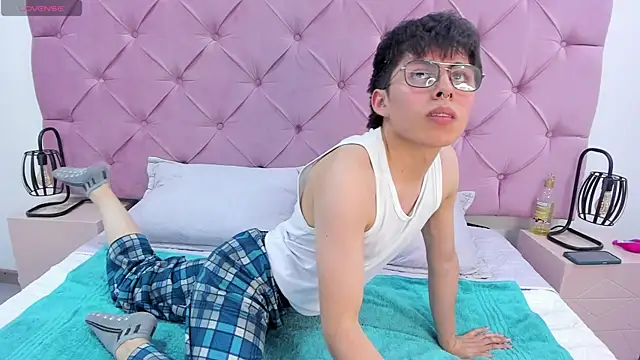 PepperTwink online show from March 2025 02:03:01 PM