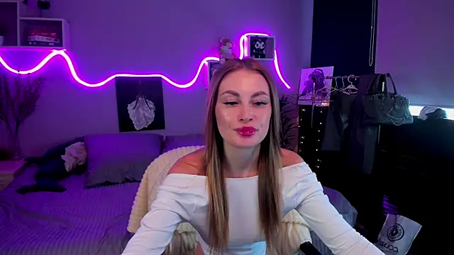 Snapshot of AnitaLamb chatting on February 2025 08:54:01 AM AnitaLamb online show from February 2025 08:54:01 AM