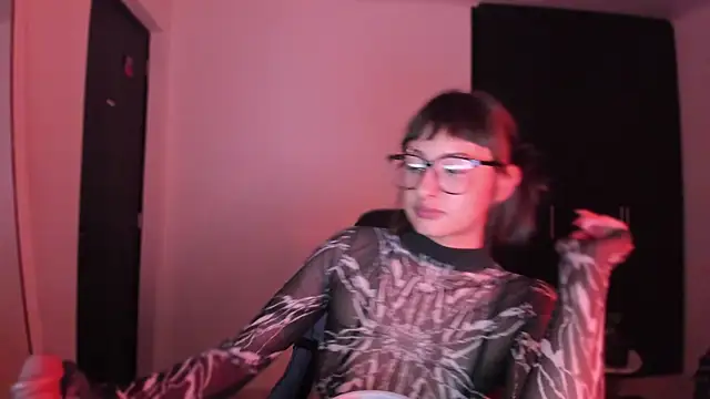 Snapshot of ggor4w33 chatting on October 2025 11:46:02 PM ggor4w33 online show from October 2025 11:46:02 PM