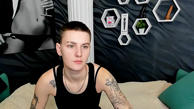 LindaBryantt online show from February 2025 03:19:01 AM