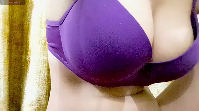 Snapshot of RAYI_01 chatting on October 2025 04:19:01 PM RAYI 01 online show from October 2025 04:19:01 PM