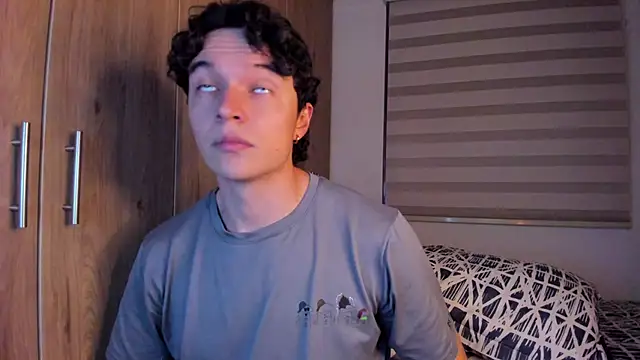 Snapshot of Mastrangelo_xxx chatting on October 2025 02:33:01 AM Mastrangelo xxx online show from October 2025 02:33:01 AM