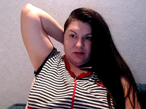 KiraSwee online show from December 2024 06:42:01 PM