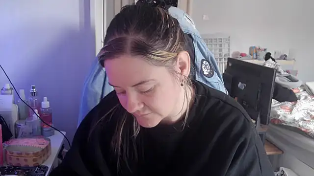 AureliaXOX online show from October 2025 09:10:02 AM