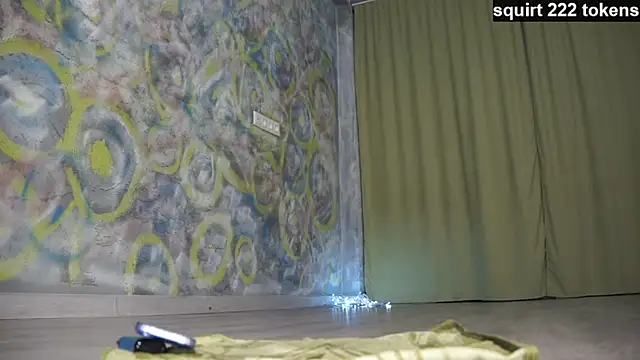 queeneliaa online show from March 2025 05:05:01 PM