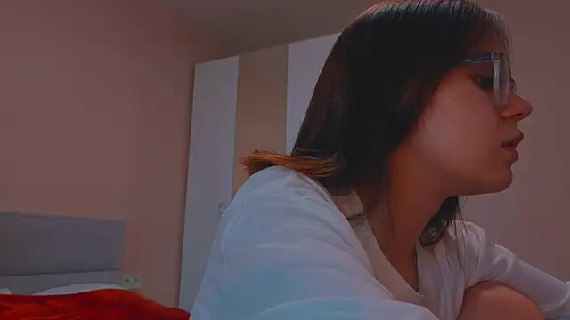 Mia Luw online show from October 2025 08:31:02 AM